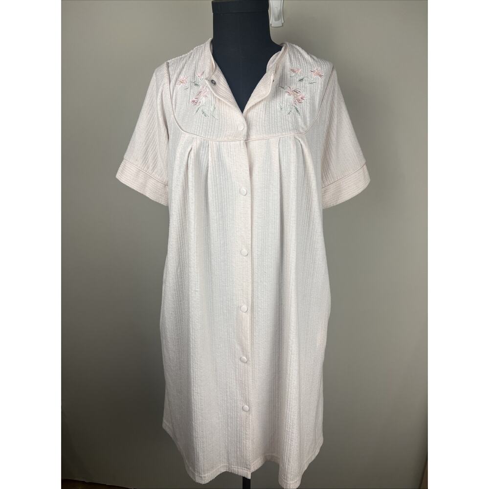 Miss Elaine Small Pale Pink Short Sleeve Button Up Robe Embroidered